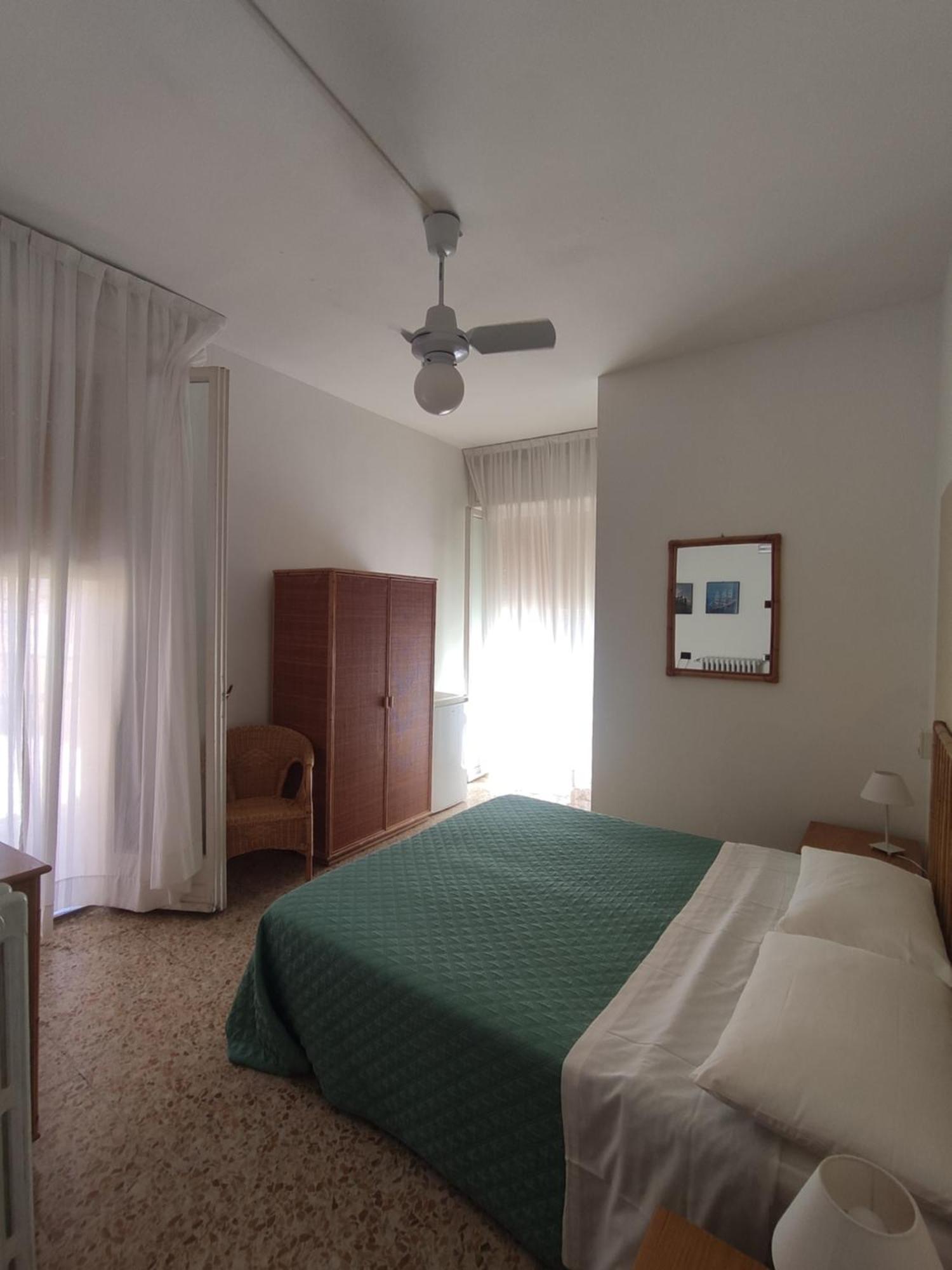 Hotel Imperia Marciana Marina  Rum bild
