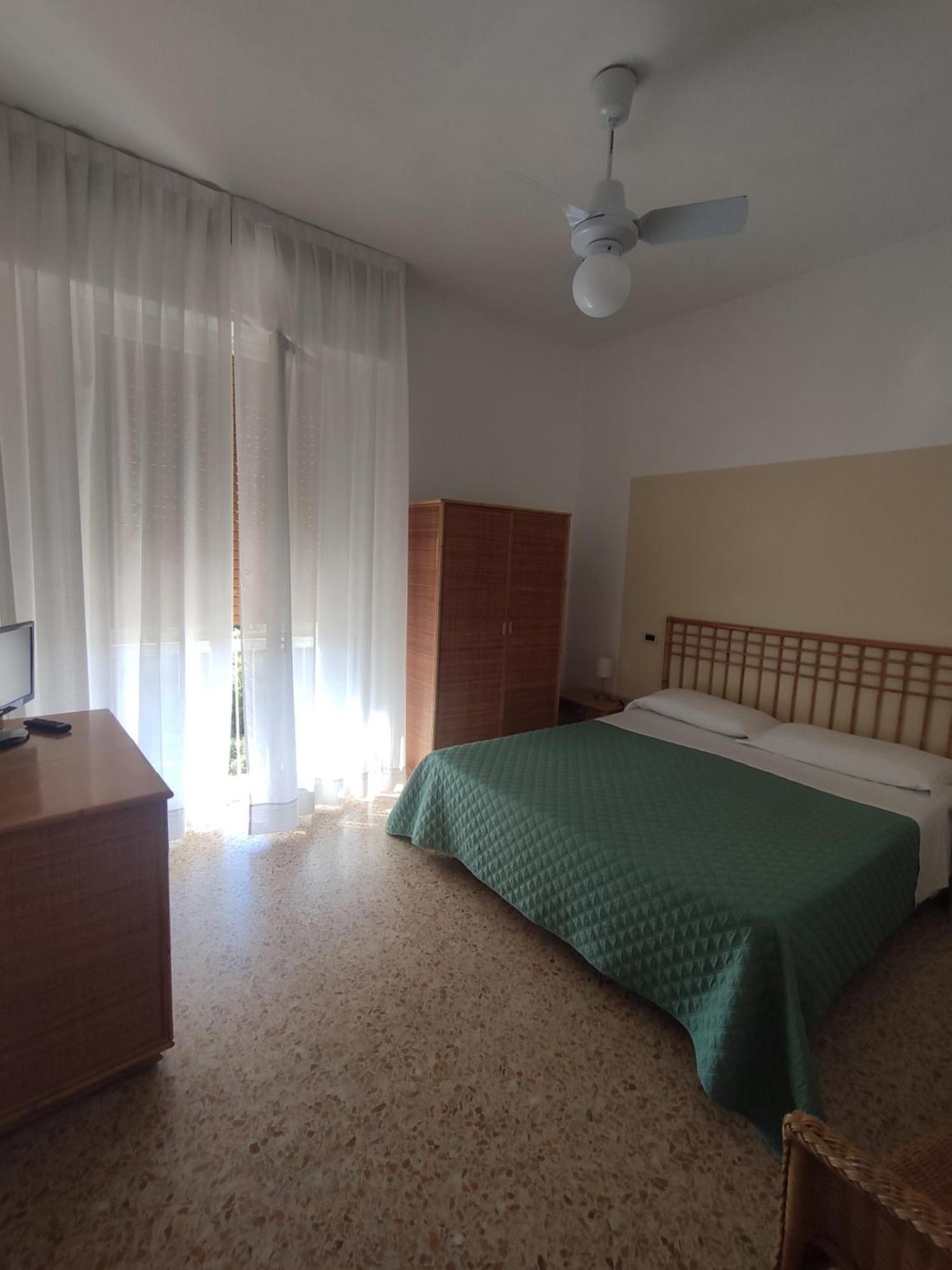 Hotel Imperia Marciana Marina  Rum bild